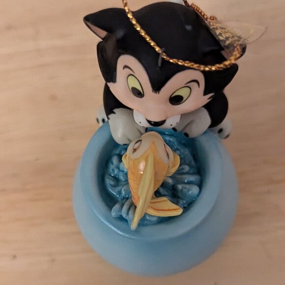 WDCC Figaro and Cleo ornament "Purrfect Kiss" from Pinocchio new in Box with COA - Picture 8 of 12